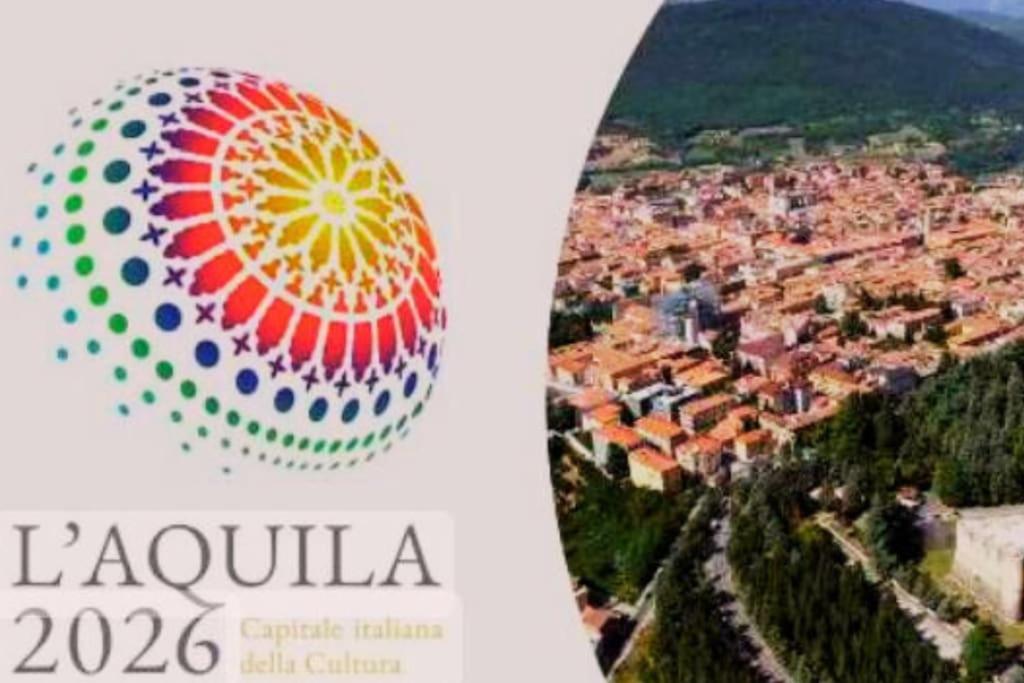Appartamento Elegante E Moderno A 100 M Dal Duomo LʼAquila Esterno foto