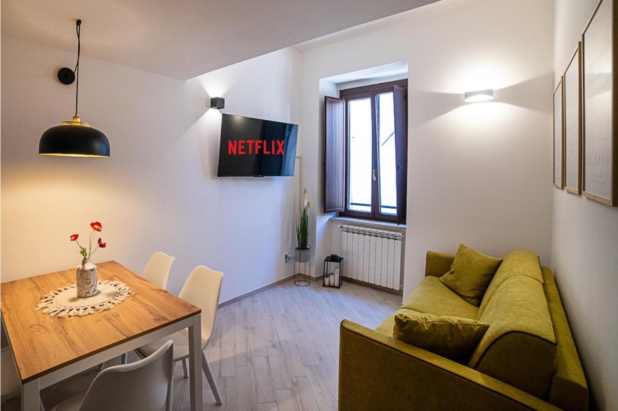 Appartamento Elegante E Moderno A 100 M Dal Duomo LʼAquila Esterno foto