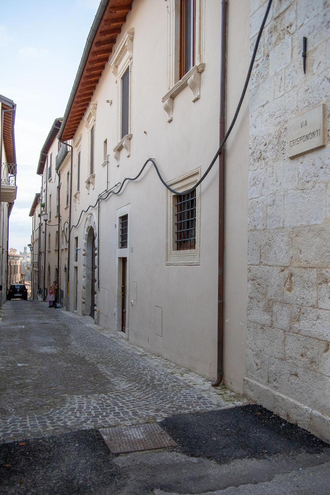 Appartamento Elegante E Moderno A 100 M Dal Duomo LʼAquila Esterno foto