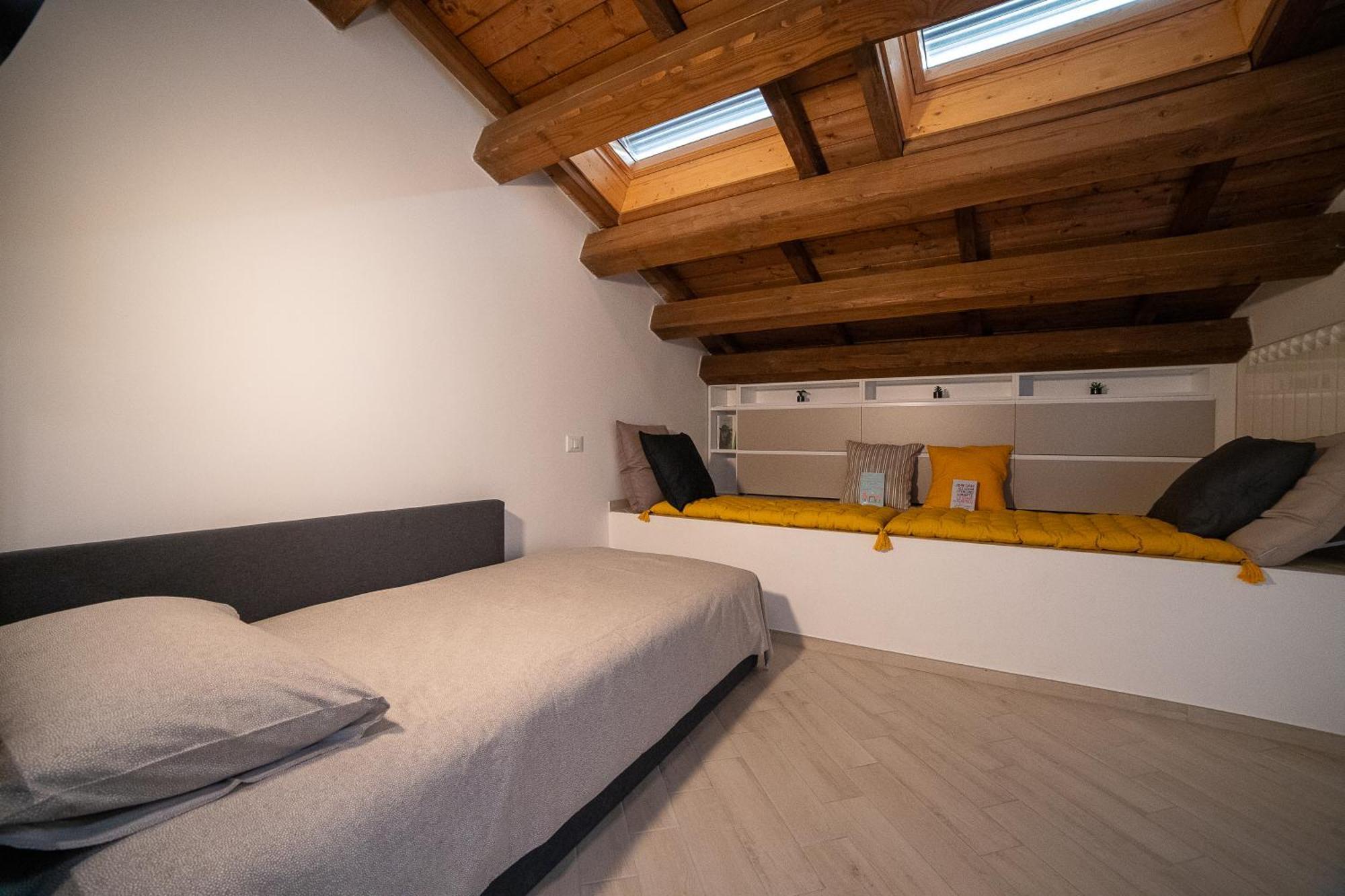 Appartamento Elegante E Moderno A 100 M Dal Duomo LʼAquila Esterno foto